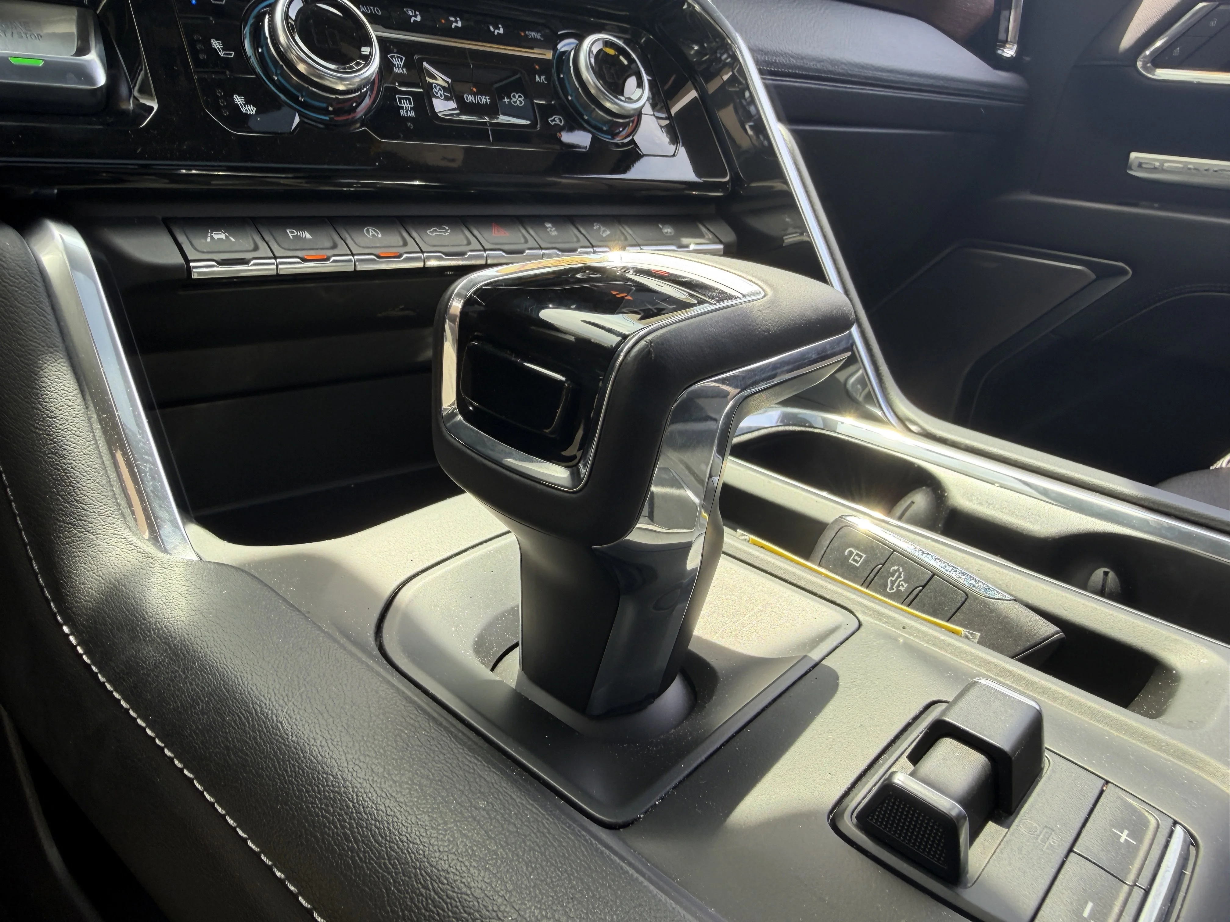 Used 2024 Onyx Black GMC Denali image 45
