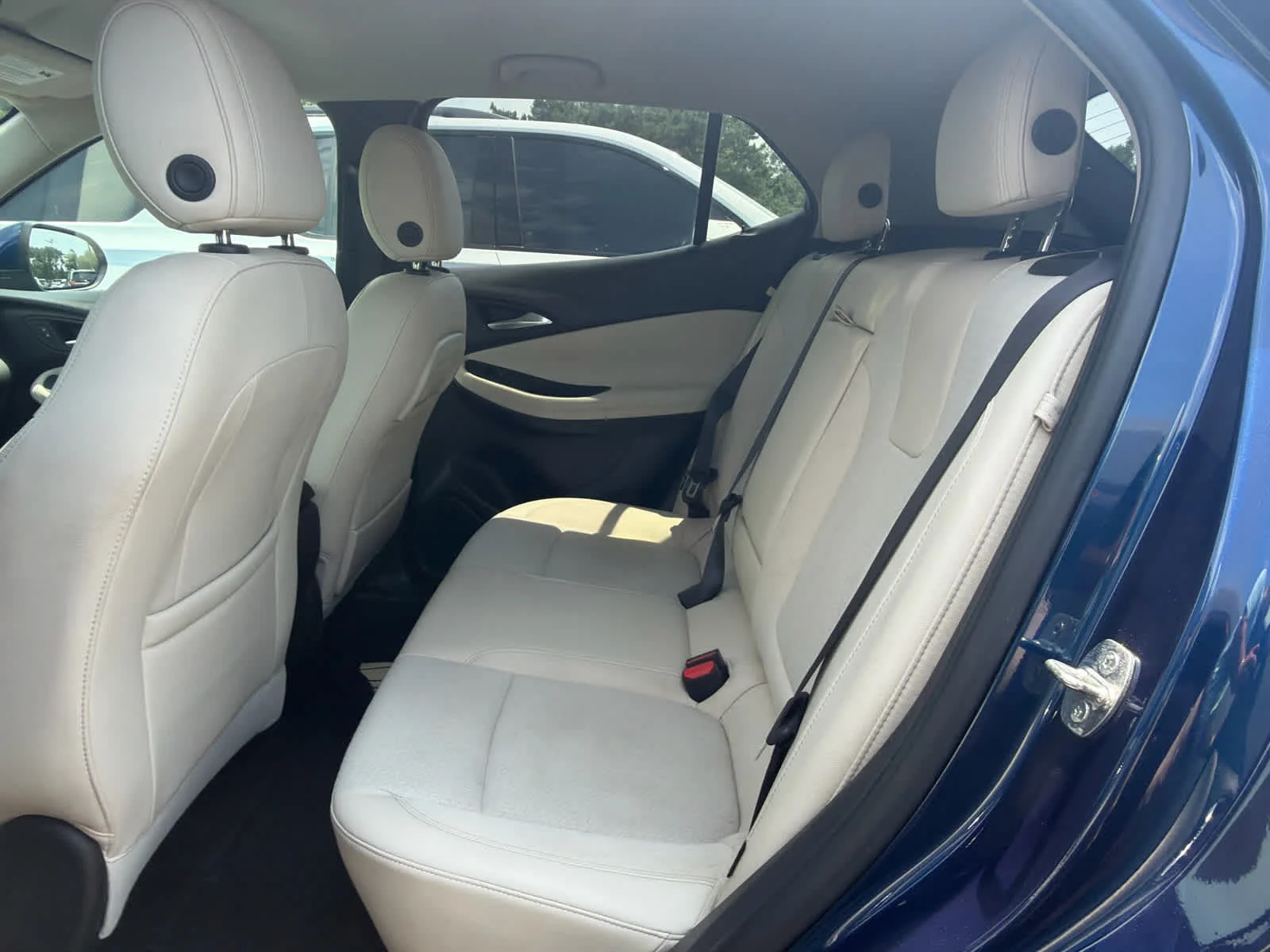Used 2022 Sapphire Metallic Buick Select image 10