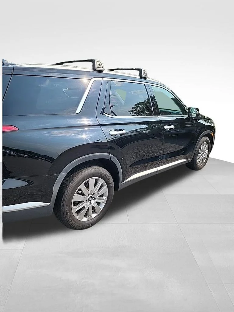 Used 2023 Black Hyundai SEL image 14