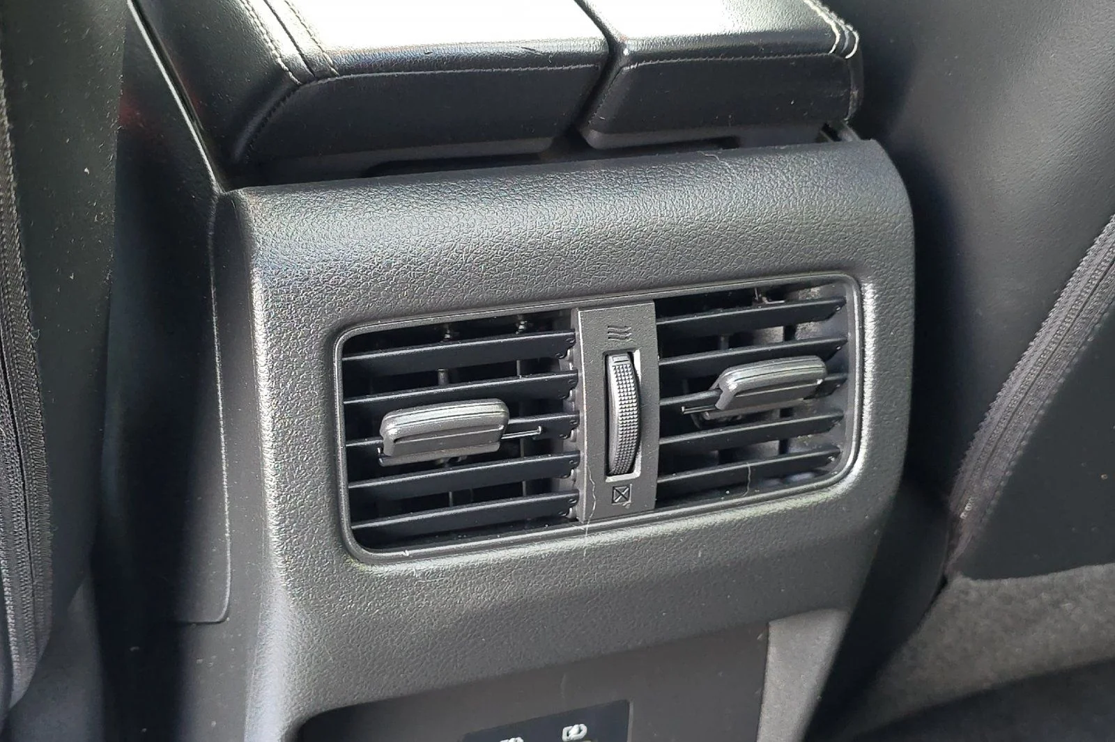 Used 2023 White Nissan Platinum image 13