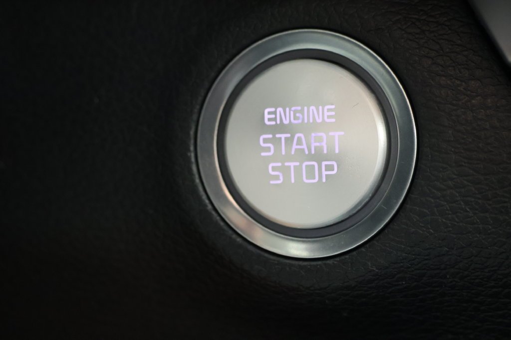 Used 2020 Snow White Pearl Kia EX image 18