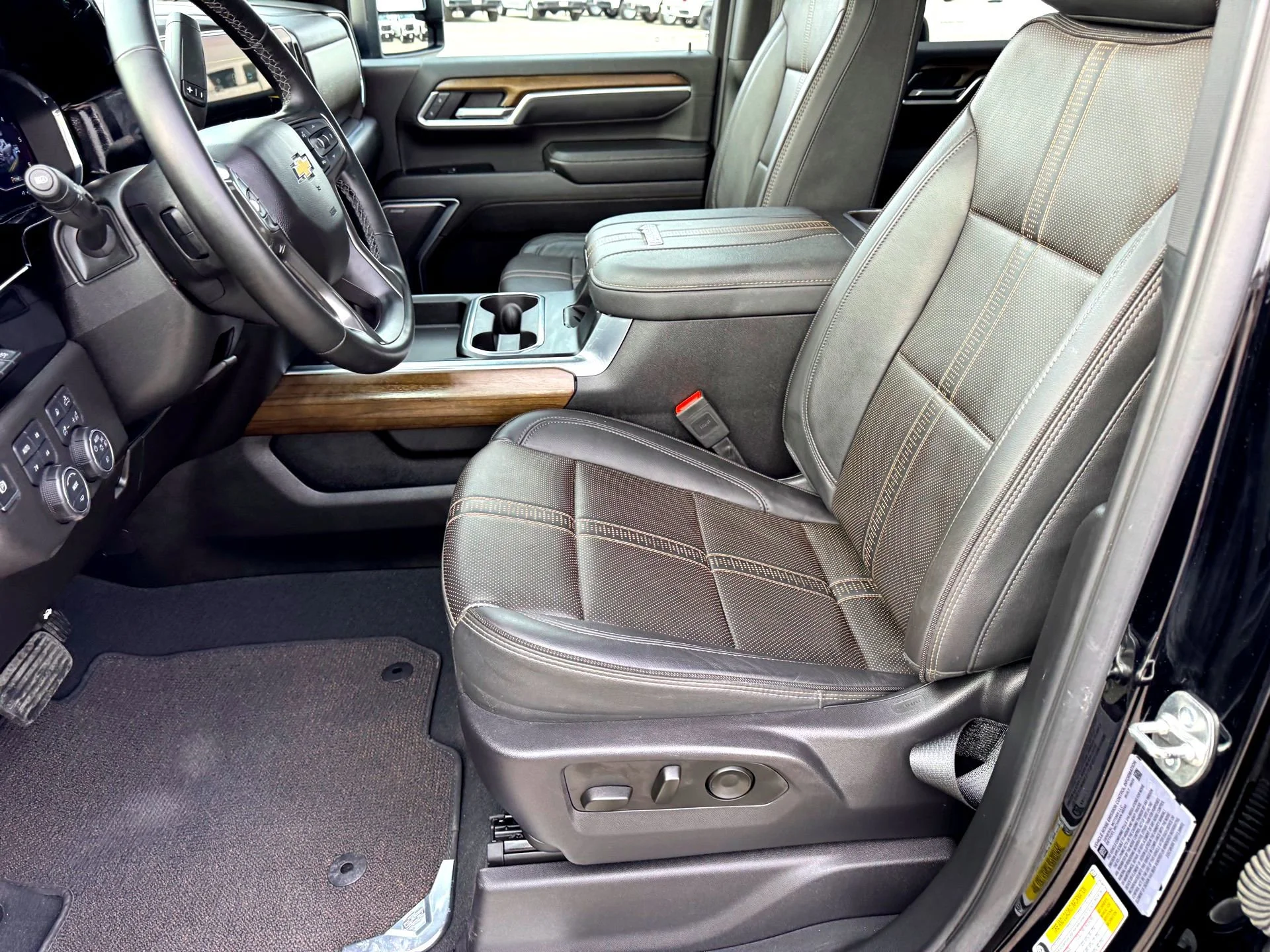 Used 2025 Black Chevrolet High Country image 12