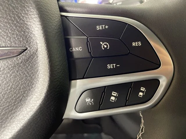 2025 Chrysler Pacifica Select - Photo 25