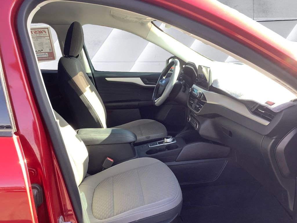 Used 2022 Red Ford SE image 13