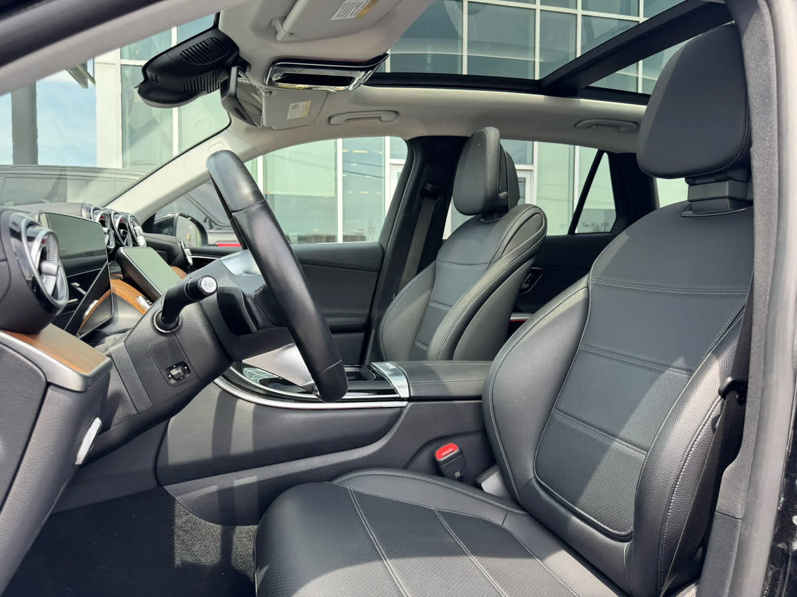Used 2023 Black Mercedes-Benz GLC 300 image 13