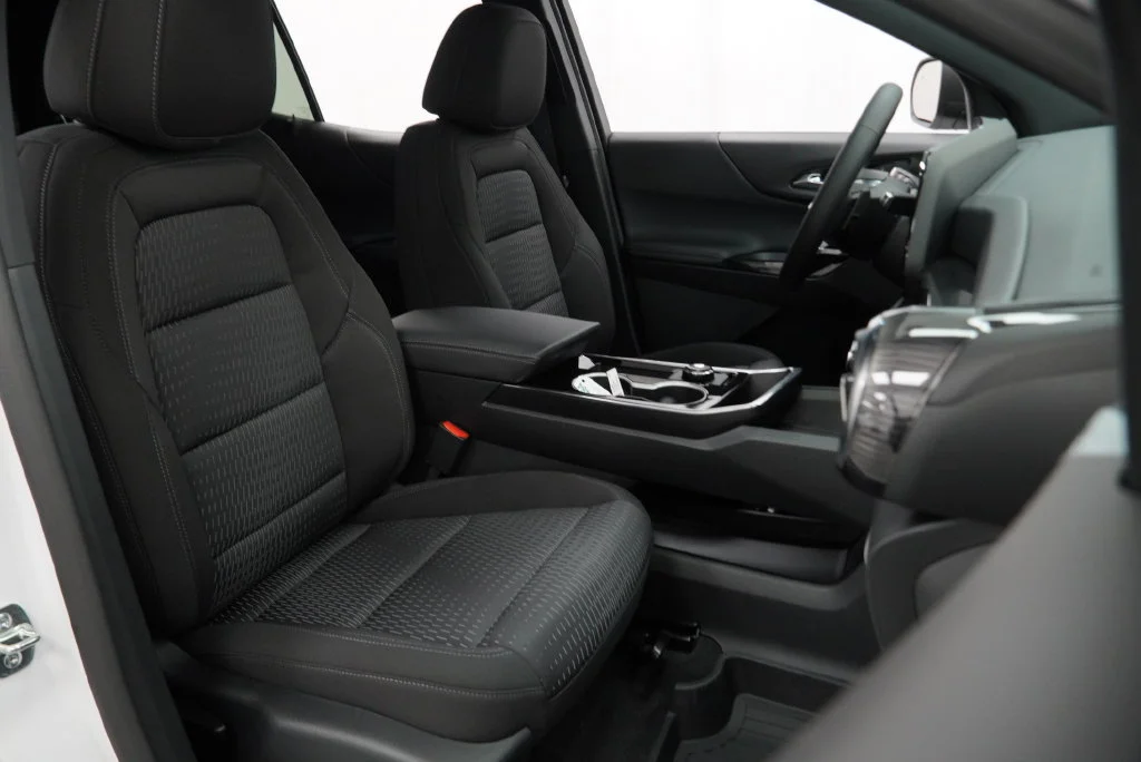 New 2027 Summit White Chevrolet LT image 28