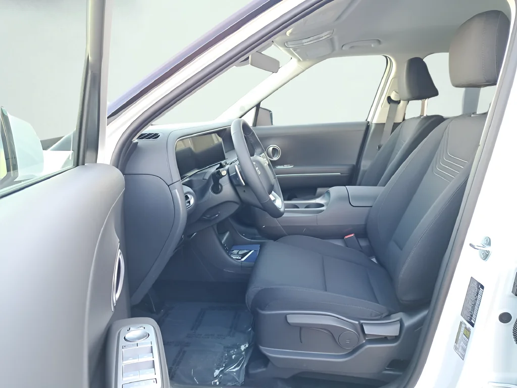 New 2026 White Hyundai SE image 10