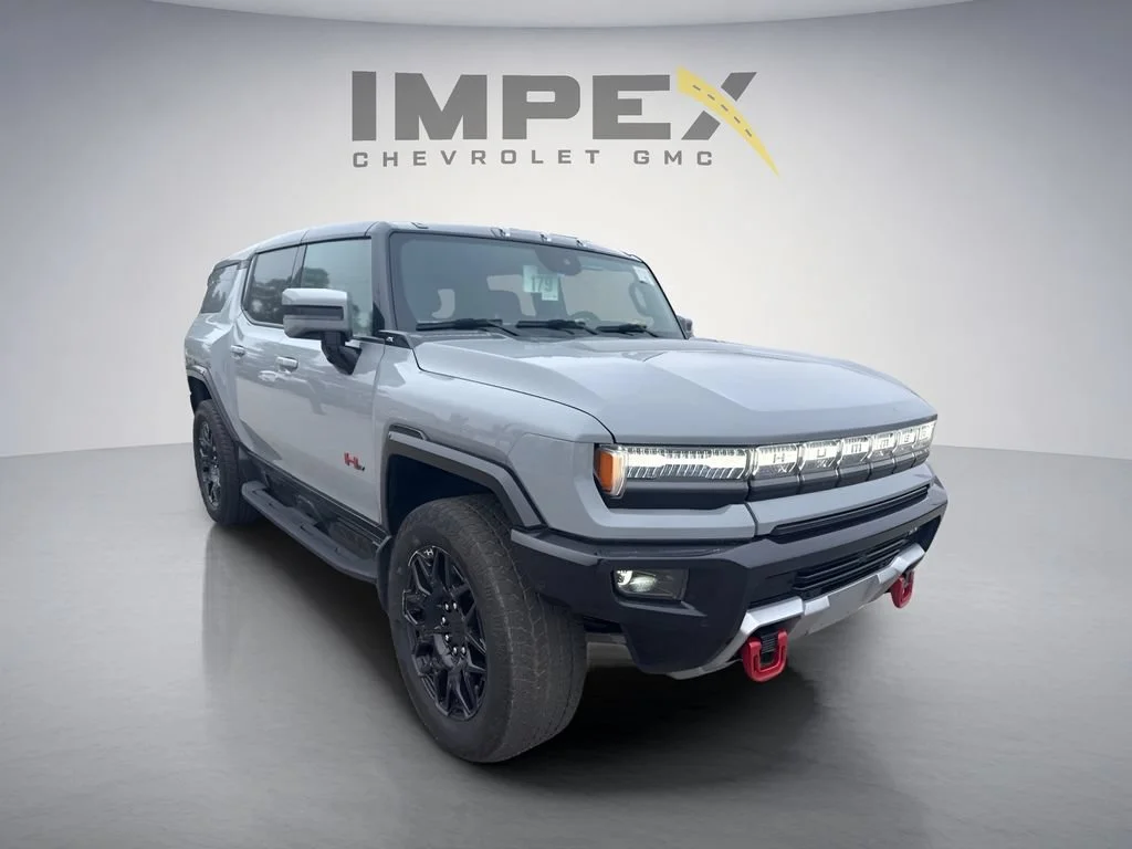Used 2025 Meteorite Metallic (Grey) GMC 2X image 7