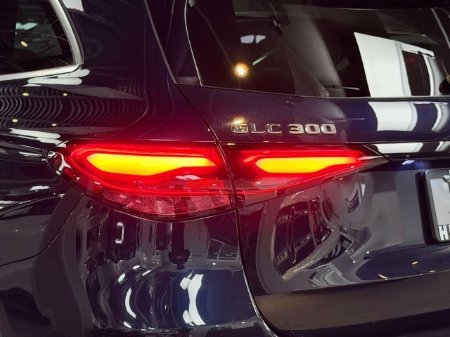 Used 2024 Blue Mercedes-Benz GLC 300 image 10