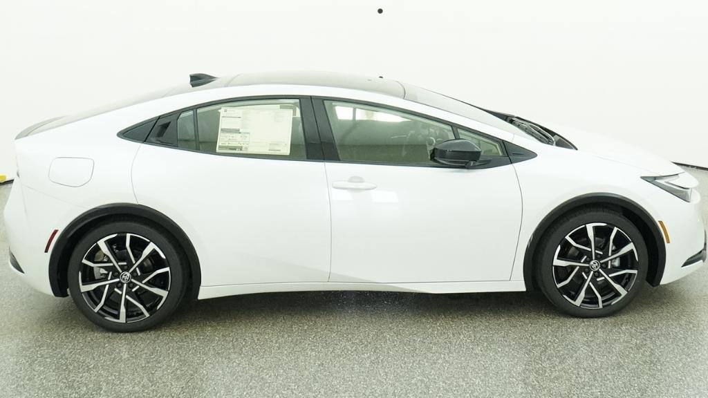 New 2026 Wind Chill Pearl Toyota XSE image 4