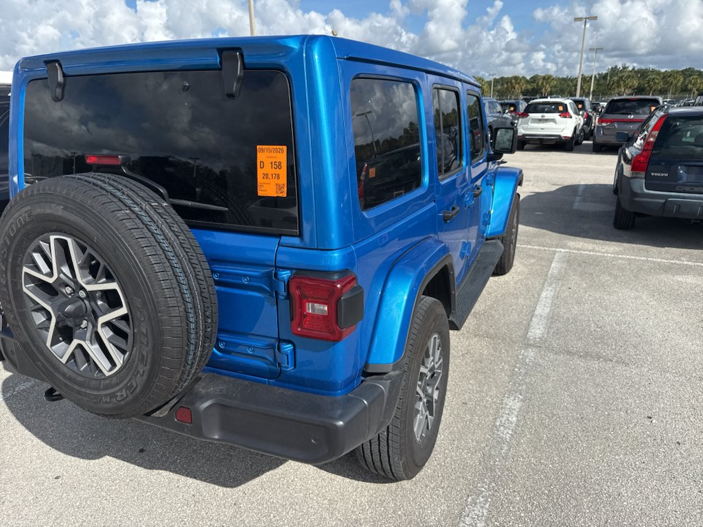 Used 2025 Hydro Blue Pearlcoat Jeep Sahara image 3