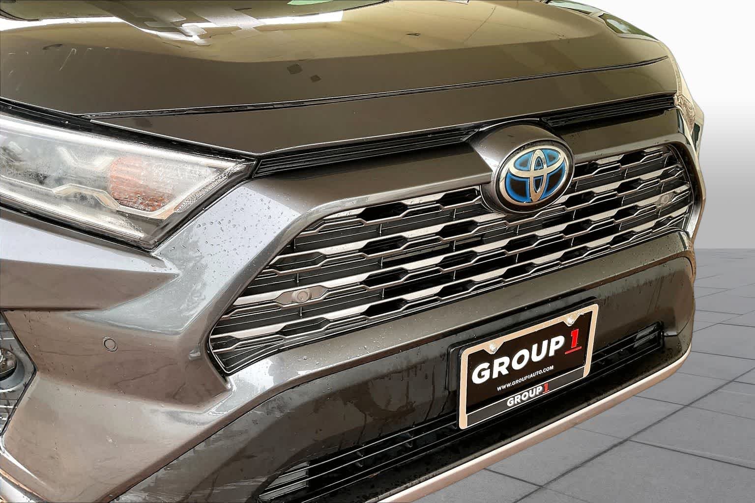 Used 2020 Magnetic Gray Metallic Toyota Hybrid Limited image 28