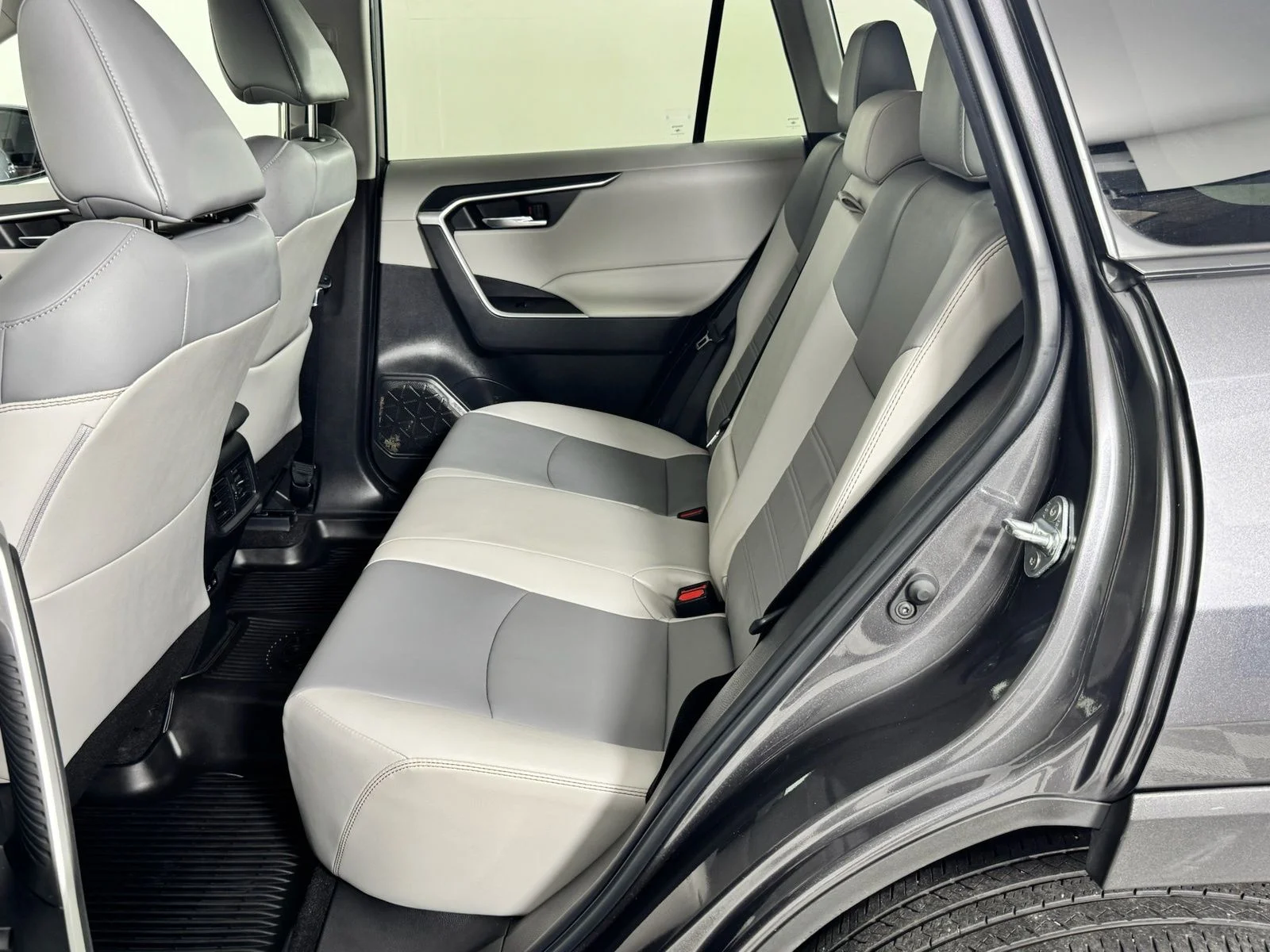 Used 2023 Gray Toyota XLE Premium image 8