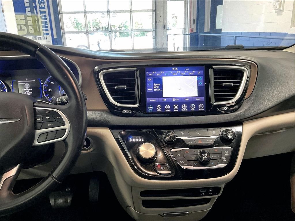 Used 2018 White Chrysler Touring L image 19