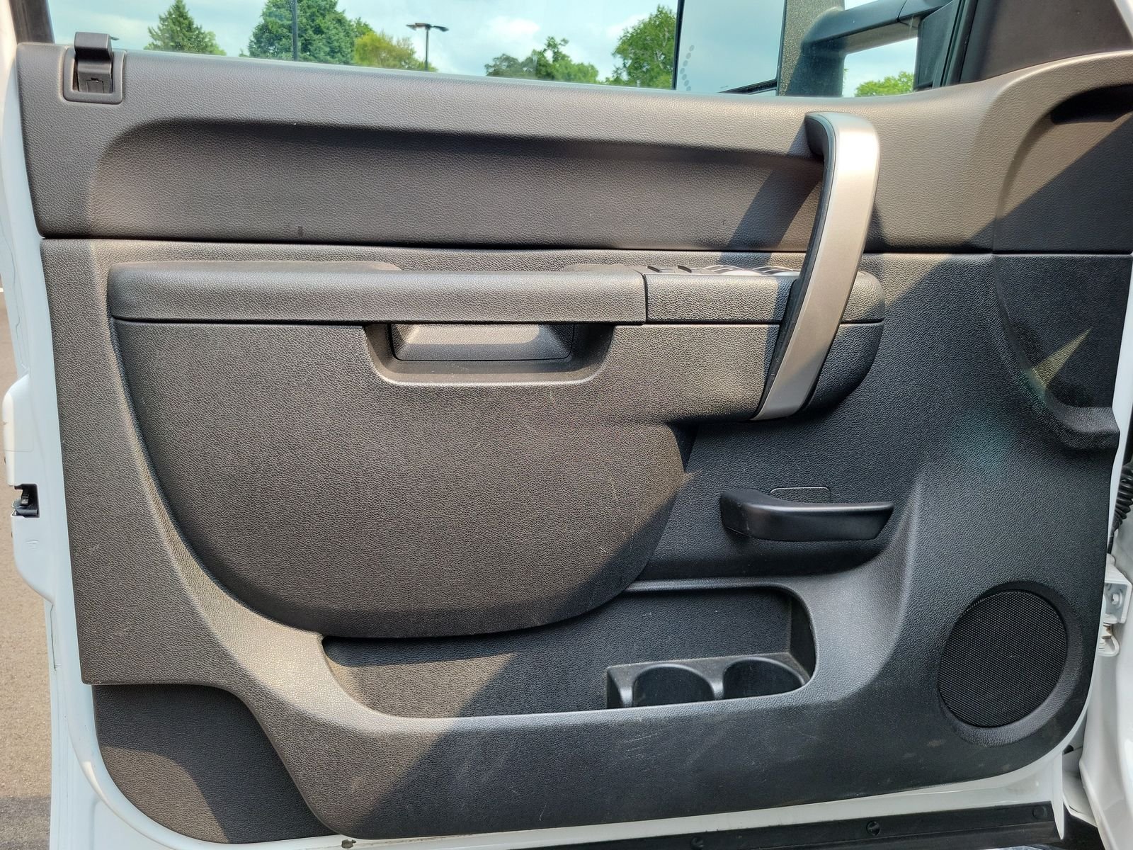 Used 2013 White GMC SLE image 7