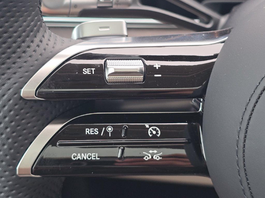 New 2027 MANUFAKTUR Moonlight White Metallic Mercedes-Benz GLS 450 image 39