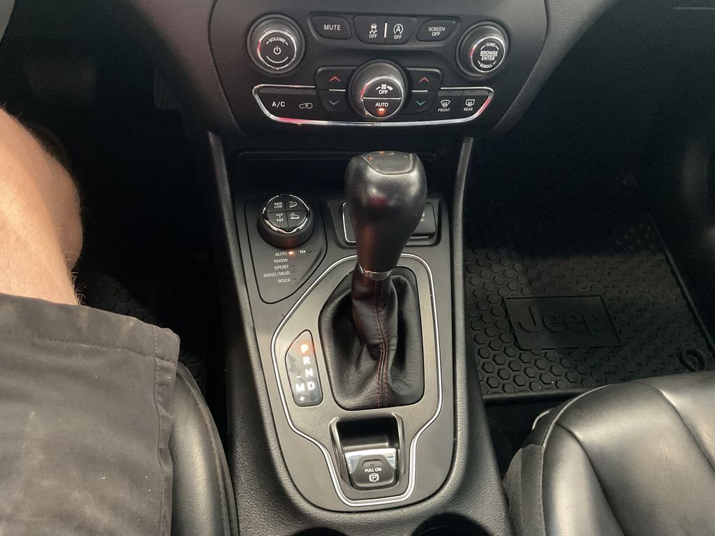 Used 2022 Black Jeep Trailhawk image 27