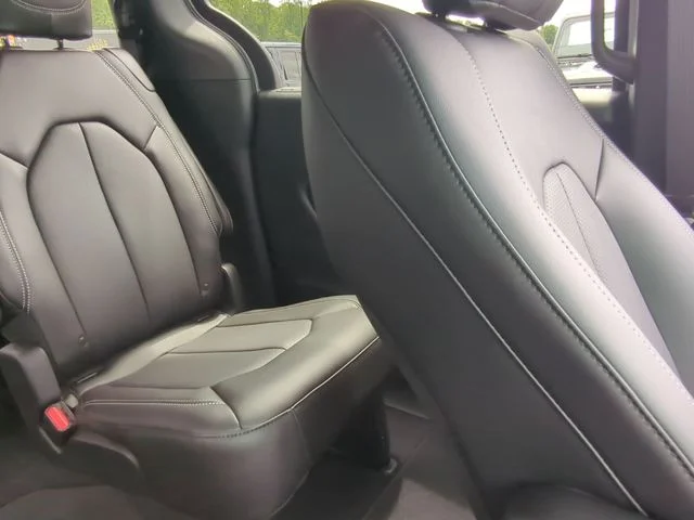 2026 Chrysler Pacifica Select - Photo 14