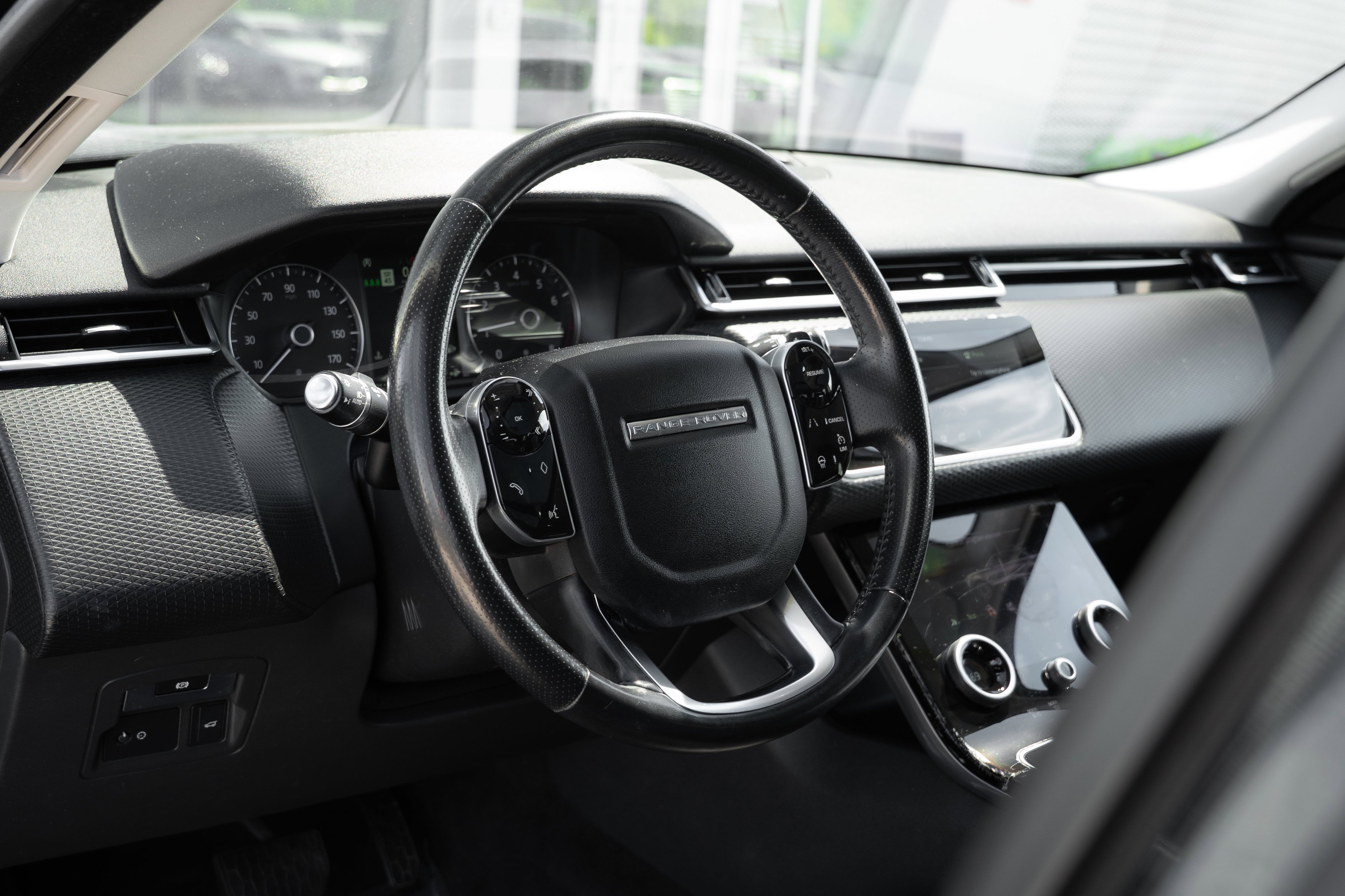Used 2020 Santorini Black Metallic Land Rover S image 11