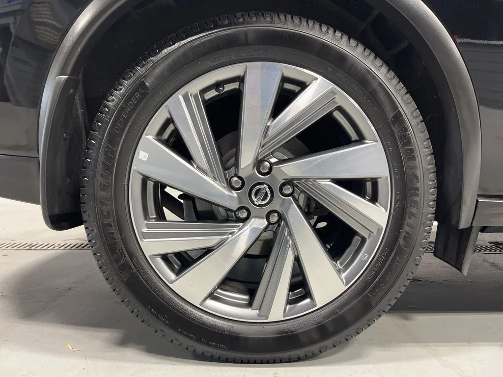 Used 2020 Super Black Metallic Nissan SL image 35
