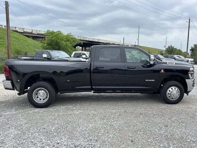 New 2026 Diamond Black Crystal Pearl-Coat Exterior Paint RAM Laramie image 2