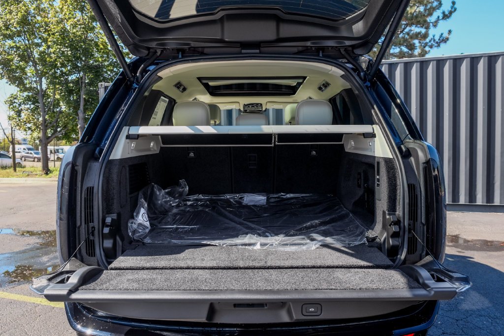 New 2027 Varesine Blue Land Rover SE image 8