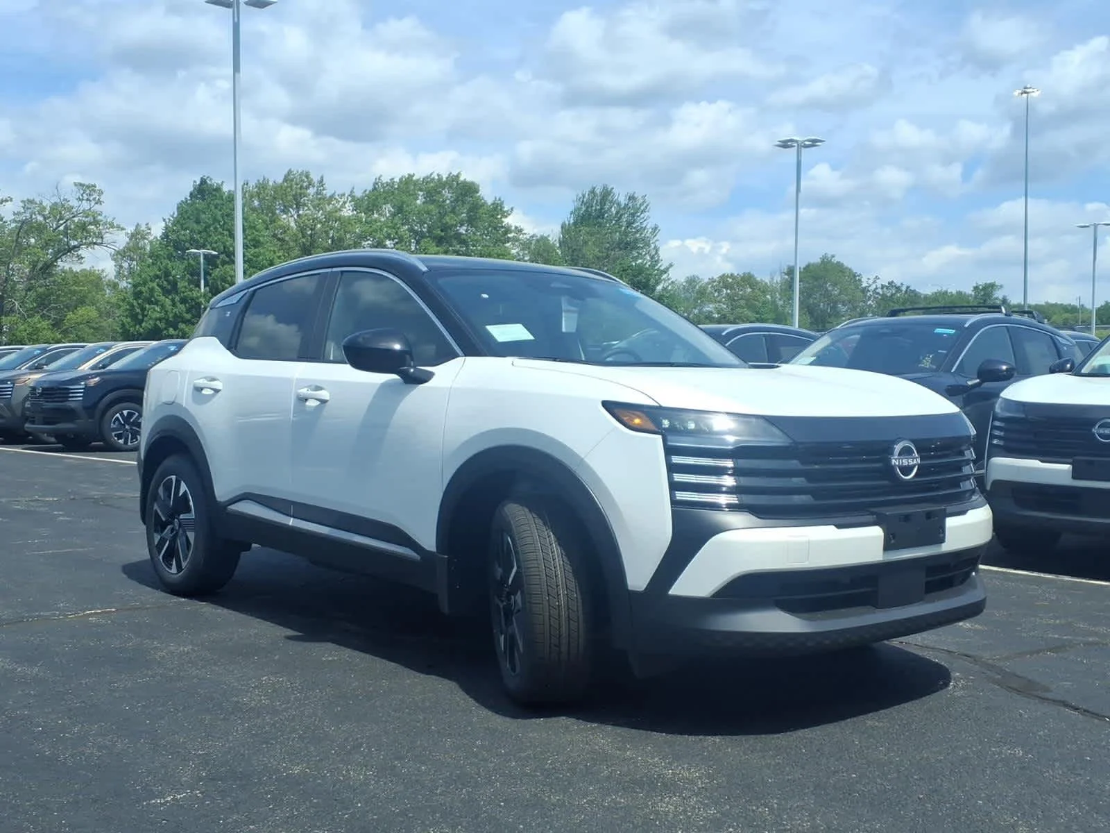 New 2026 Aspen White Tricoat/Super Black Nissan SV image 2