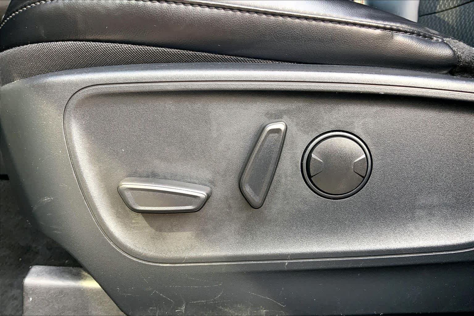 Used 2024 Agate Black Metallic Ford ST-Line image 33