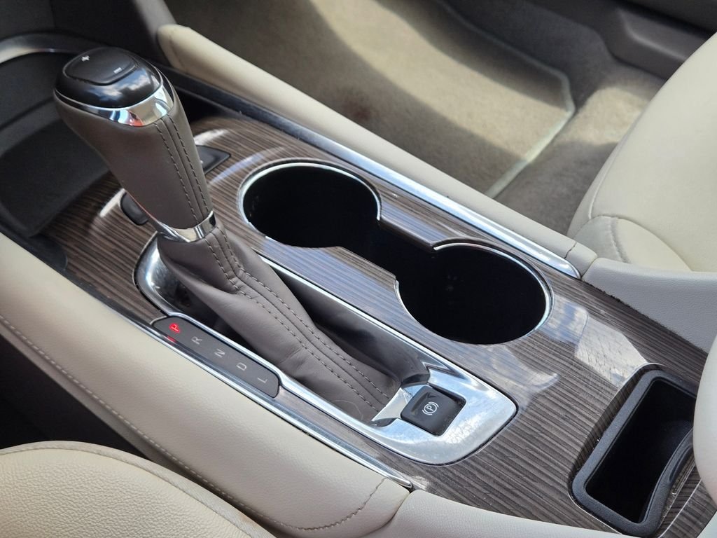Used 2020 White Chevrolet Premier image 31