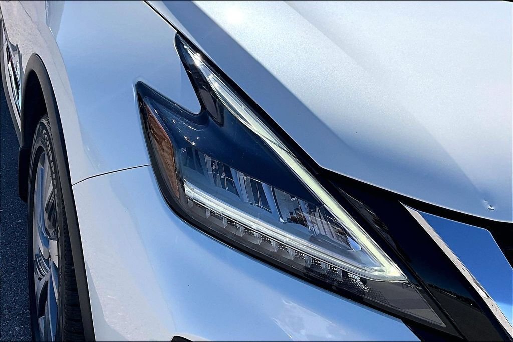Used 2021 White Nissan SL image 28