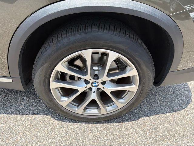 Used 2026 Green BMW xDrive40i image 11
