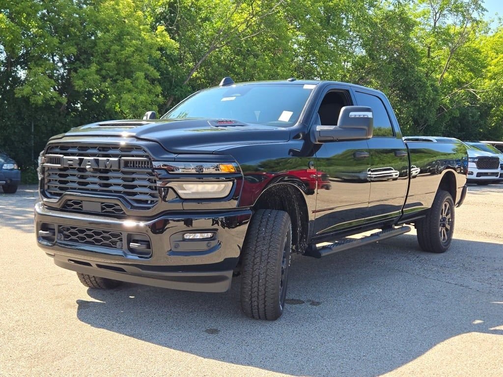 New 2026 Diamond Black Crystal Pearl-Coat Exterior Paint RAM Tradesman image 5
