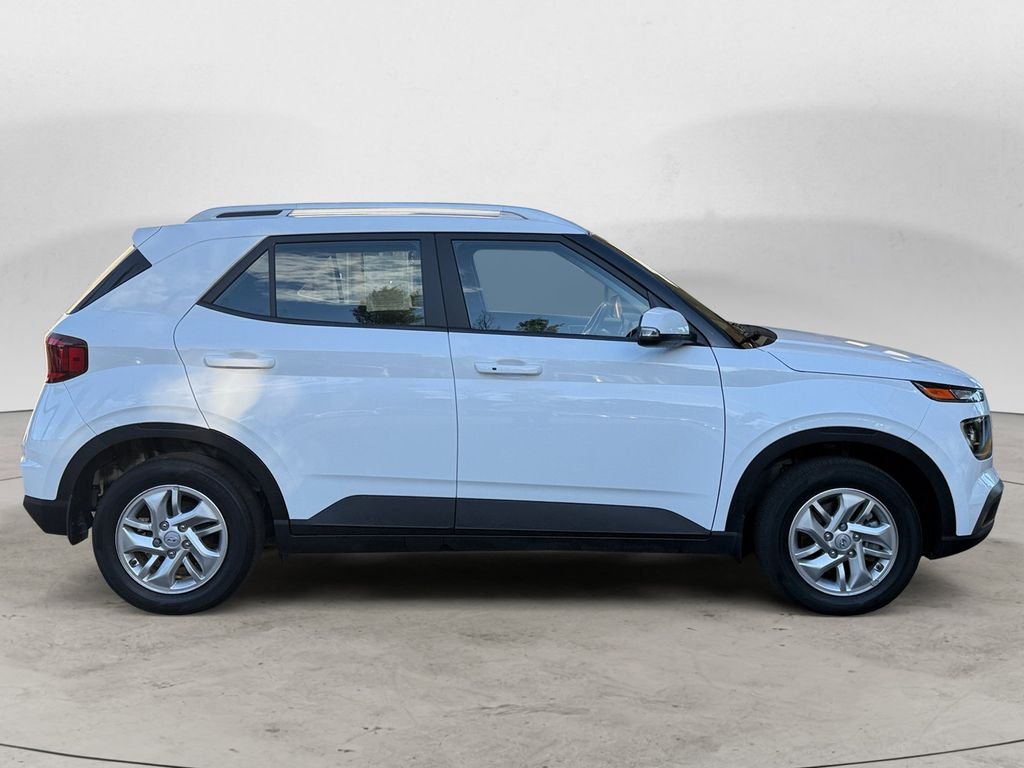 Used 2023 White Hyundai SEL image 4
