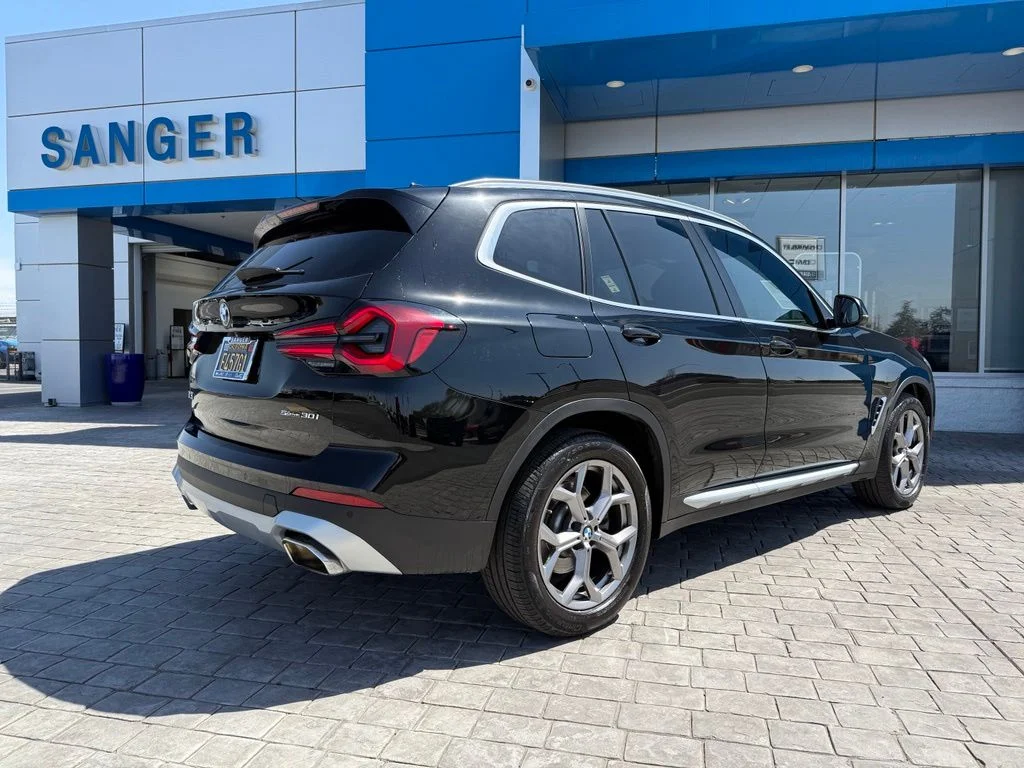 Used 2022 Black BMW sDrive30i image 12