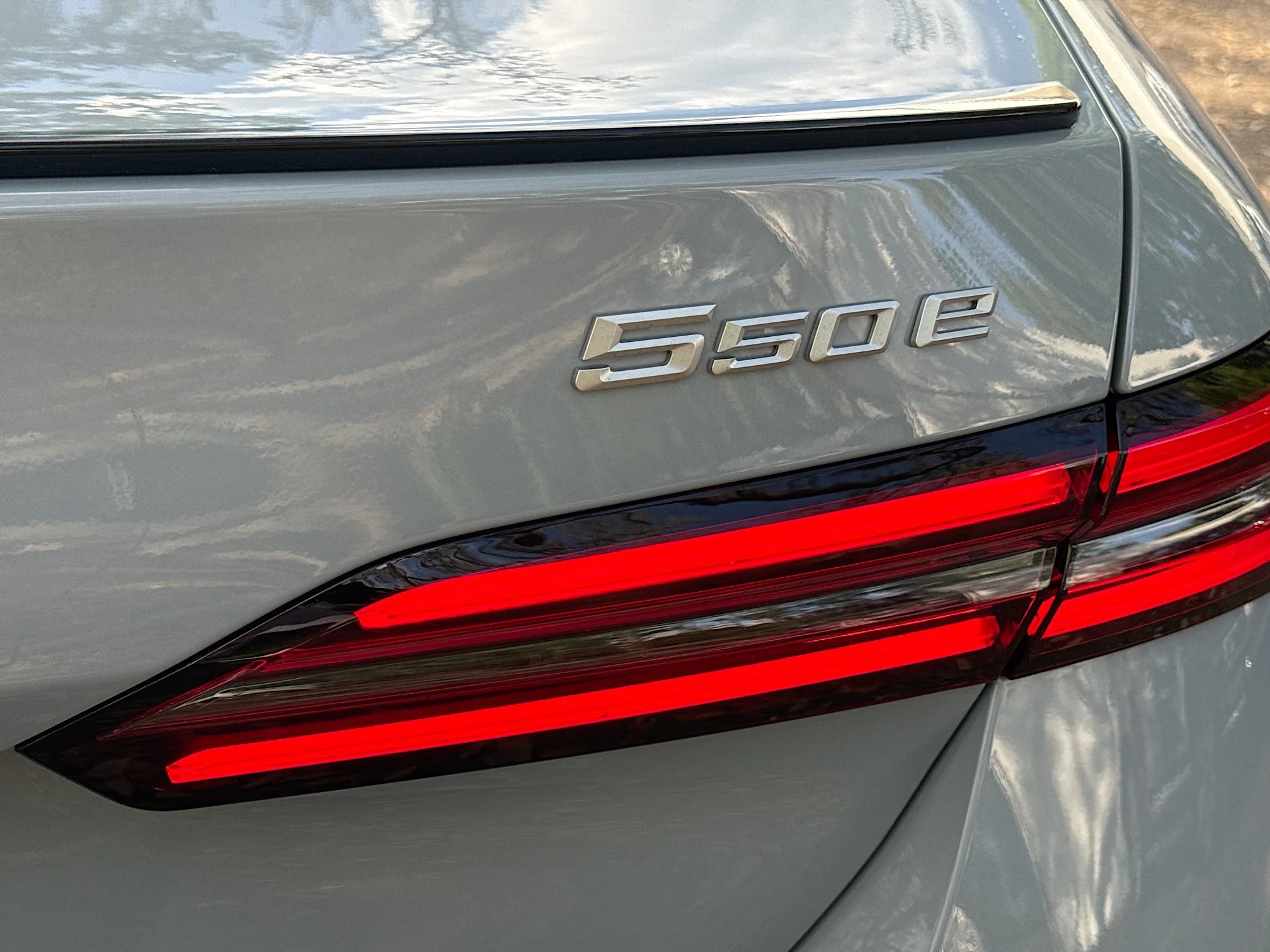 New 2026 Brooklyn Grey Metallic BMW 550e xDrive image 11