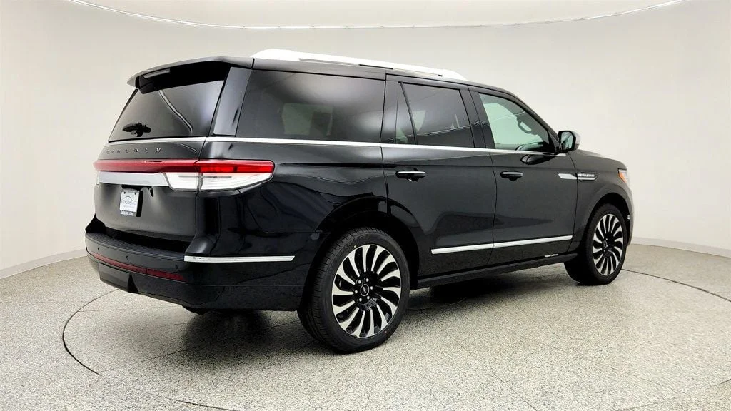 Used 2022 Infinite Black Metallic Clearcoat Lincoln Black Label 4x4 image 5