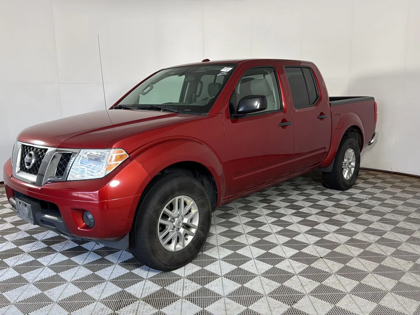 Used 2014 Lava Red Nissan SV image 3