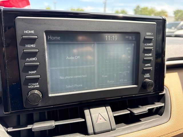 Used 2019  Toyota XLE image 4