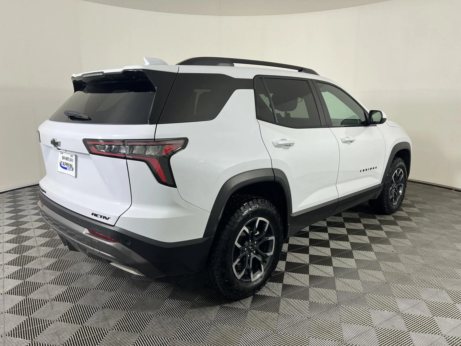 Used 2026 Polar White Tricoat Chevrolet AWD ACTIV image 25