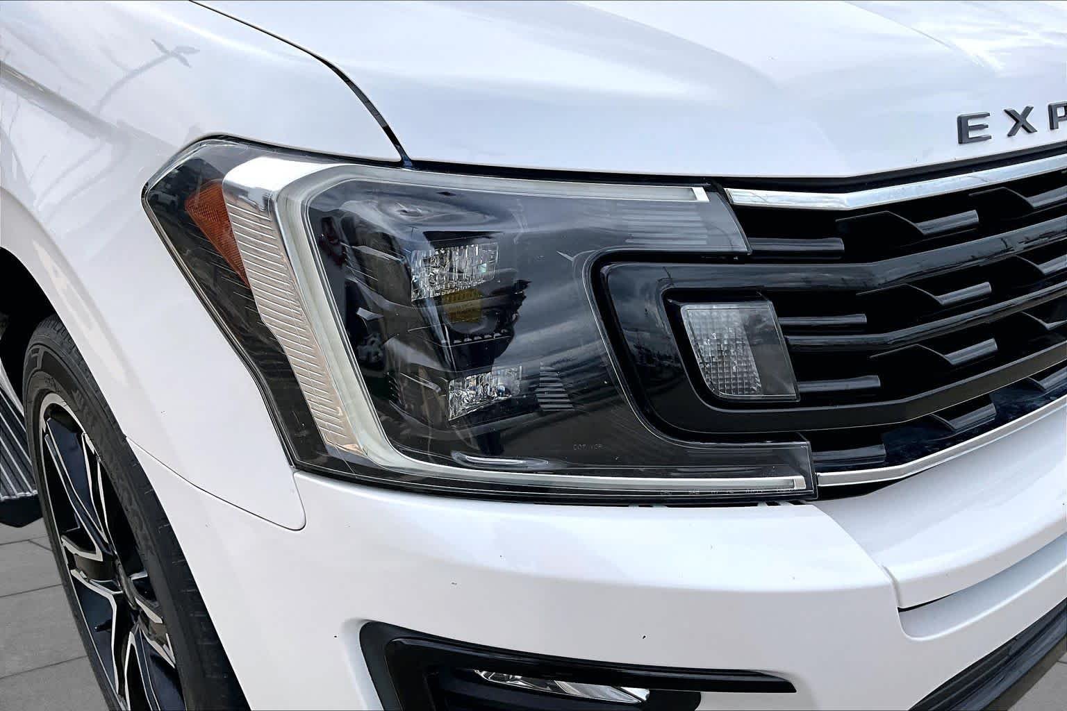 Used 2019 White Platinum Metallic Tri-Coat Ford Limited image 28