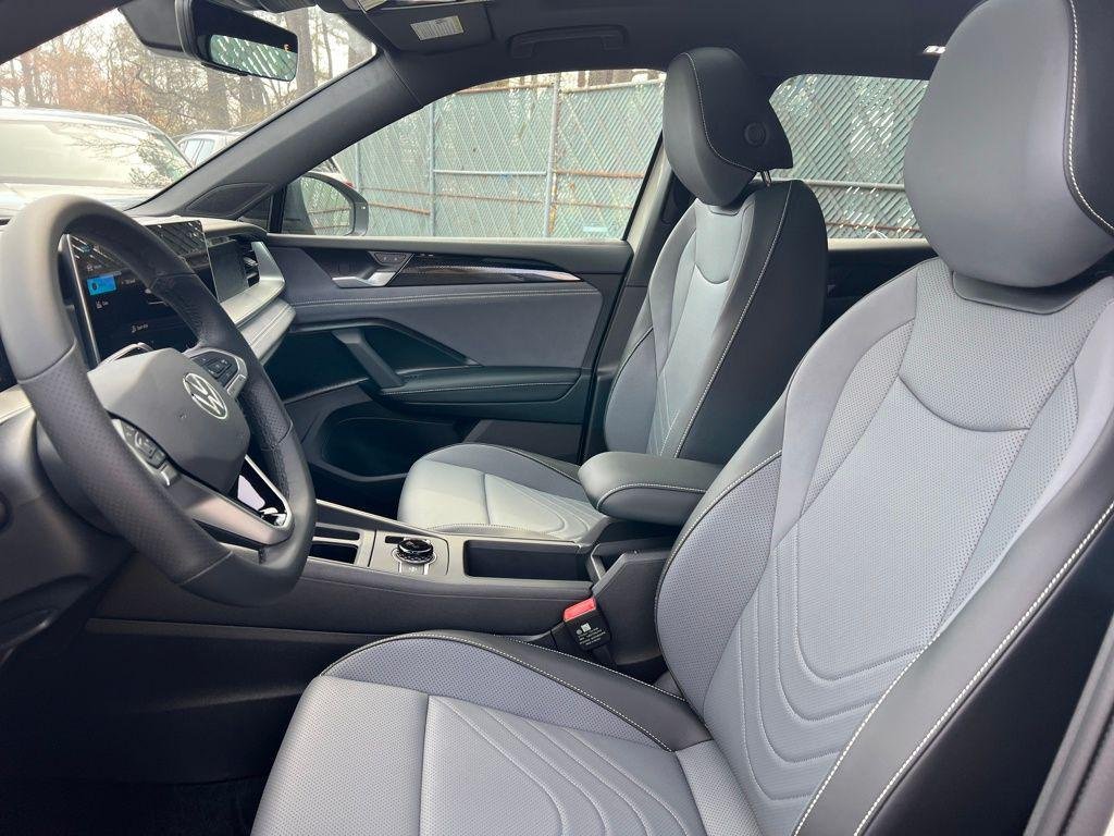 New 2026 Sandstone Volkswagen 2.0T SE R-Line Black image 3