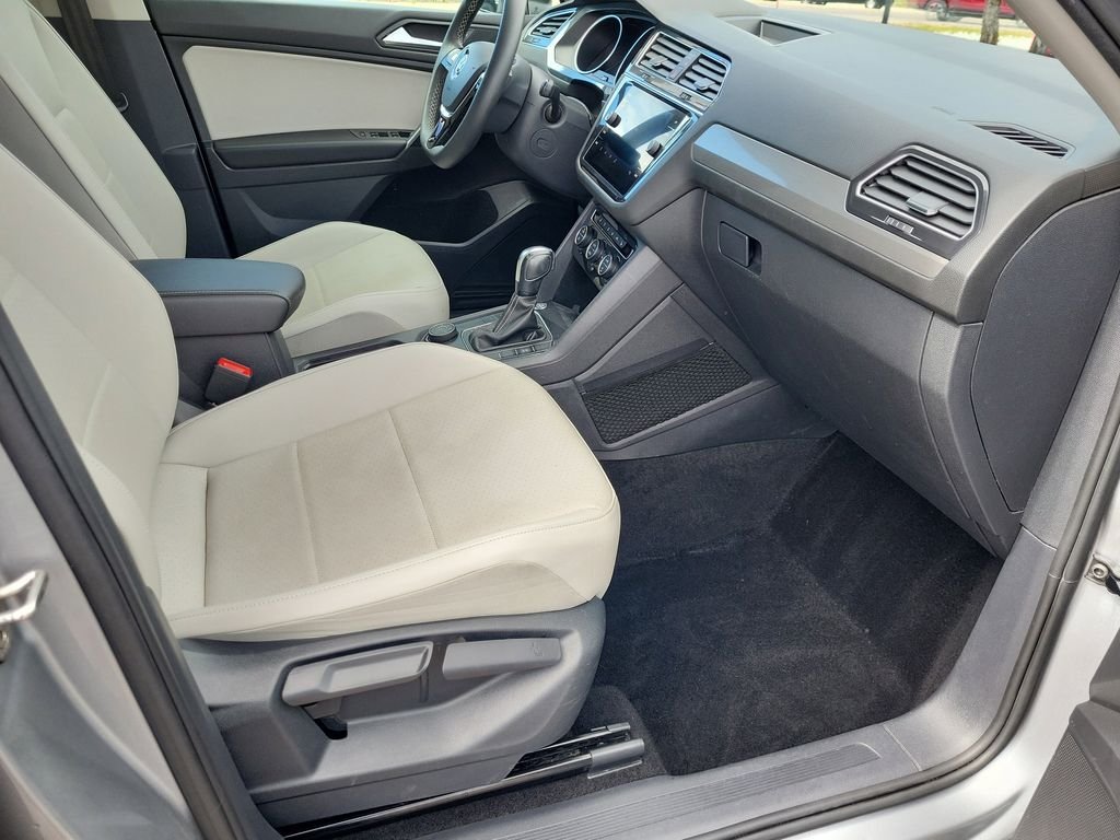 Used 2021 Silver Volkswagen 2.0T SE image 15