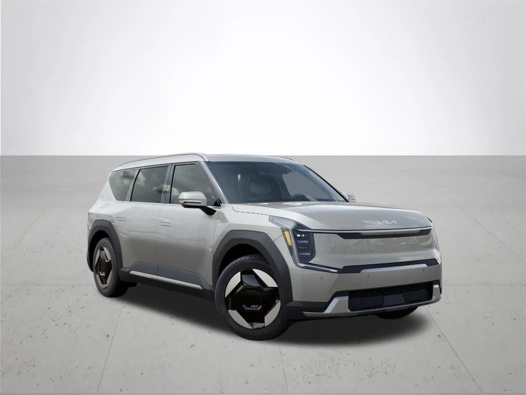 New 2026 Ivory Silver Kia Wind AWD image 8