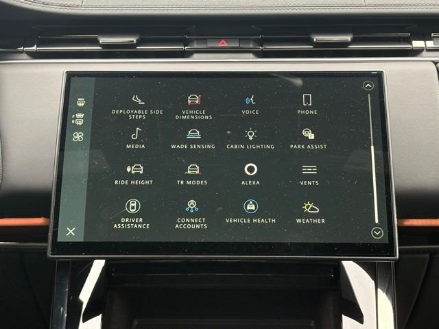 Certified Used 2025 White Land Rover Dynamic SE image 24