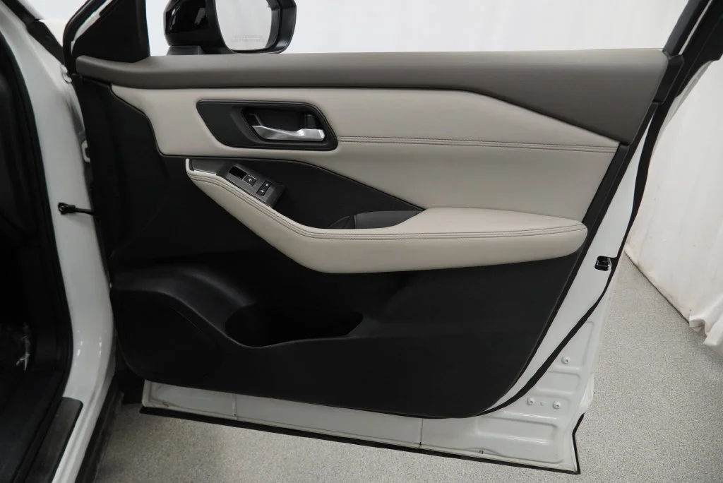 Used 2023 Pearl White Trico Nissan SL image 39