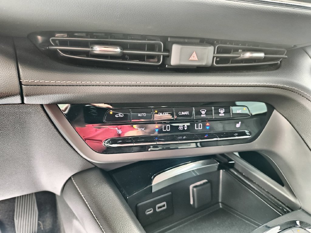 Used 2022 White Buick Preferred image 19