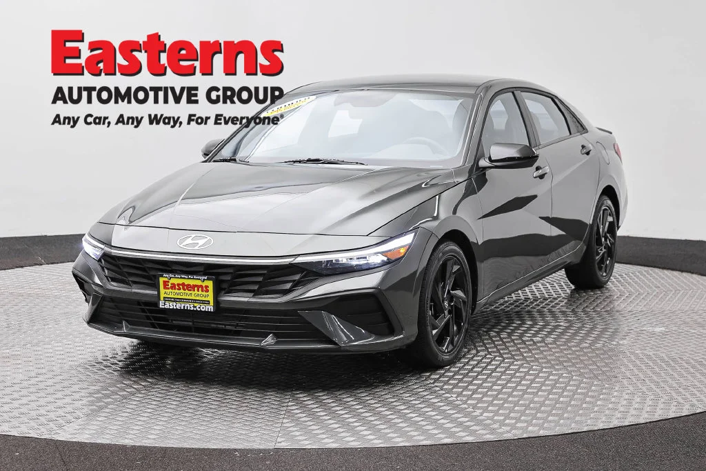 Used 2026 Gray Hyundai SEL Sport image 1