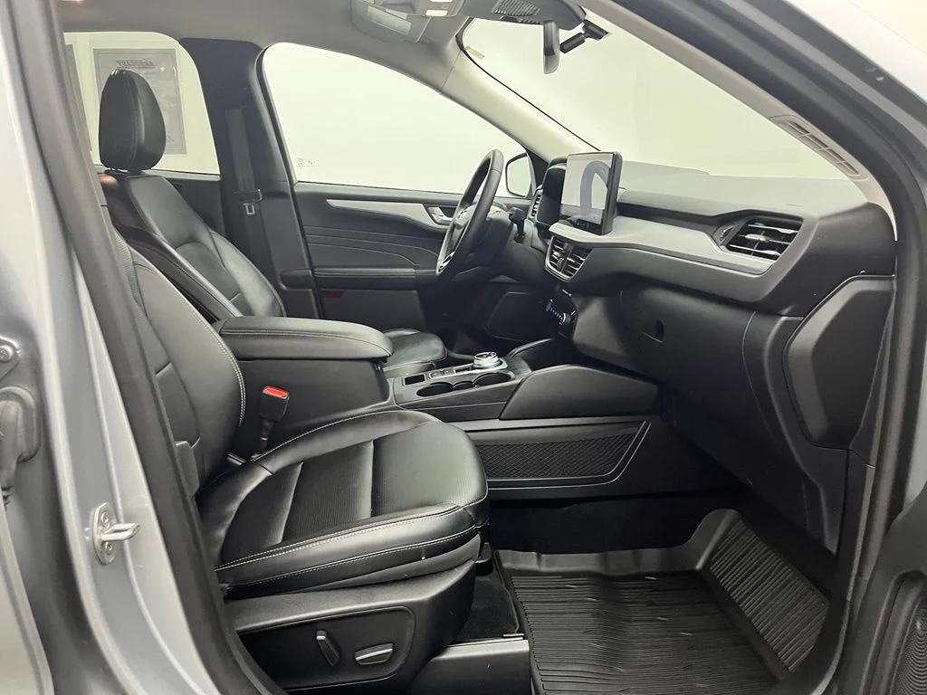 Used 2023 Silver Ford Platinum image 33