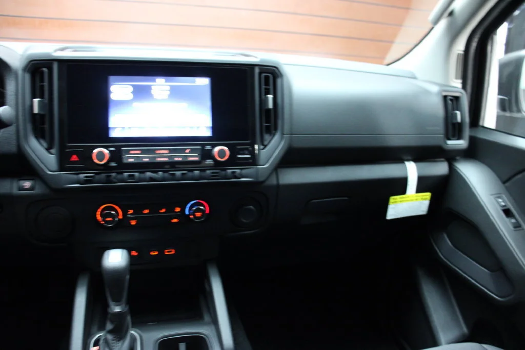 New 2027 Glacier White Nissan King Cab® S image 14