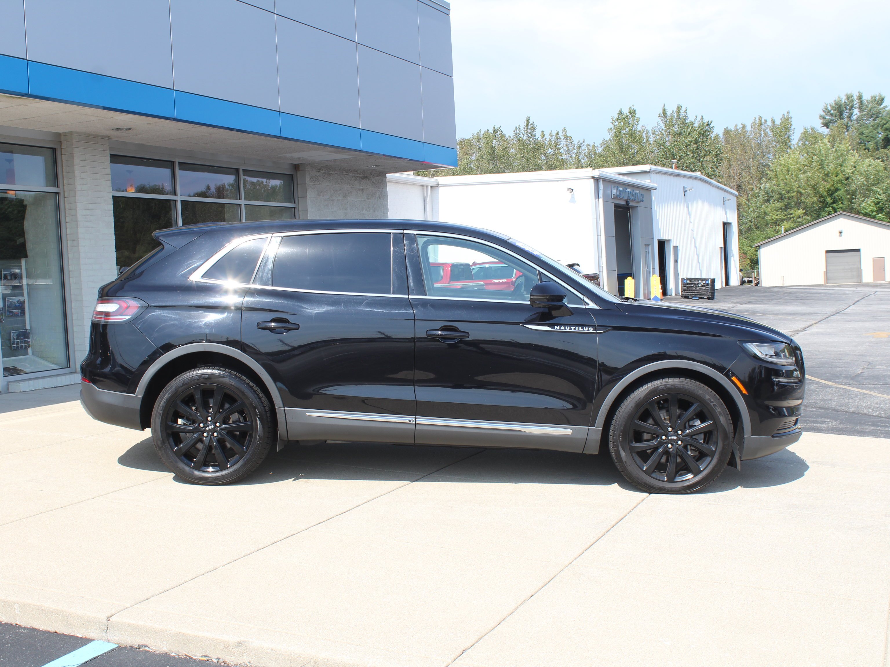 Used 2022 Black Lincoln Reserve image 5